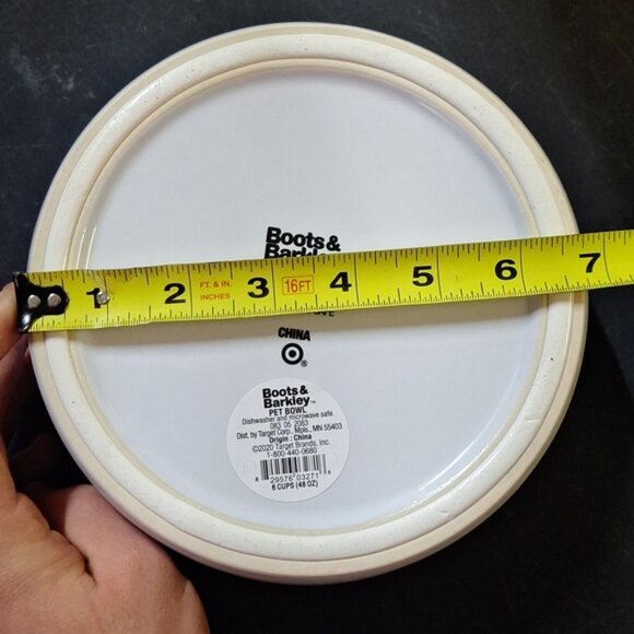 New! White 6 Cup Textured Stoneware Food or Water Bowl with Non-Skid Bottom Grip - Picture 11 of 12